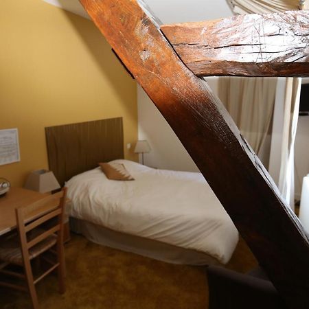 Hotel Restaurant La Goutte Noire Chateaumeillant Экстерьер фото