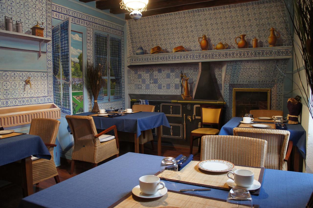 Hotel Restaurant La Goutte Noire Chateaumeillant Экстерьер фото
