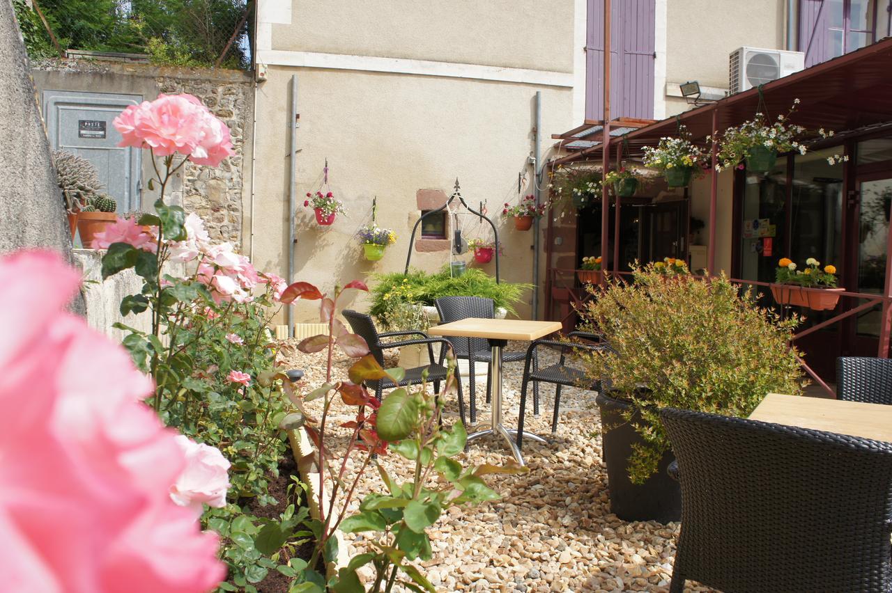 Hotel Restaurant La Goutte Noire Chateaumeillant Экстерьер фото