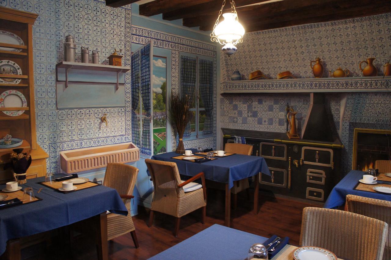 Hotel Restaurant La Goutte Noire Chateaumeillant Экстерьер фото