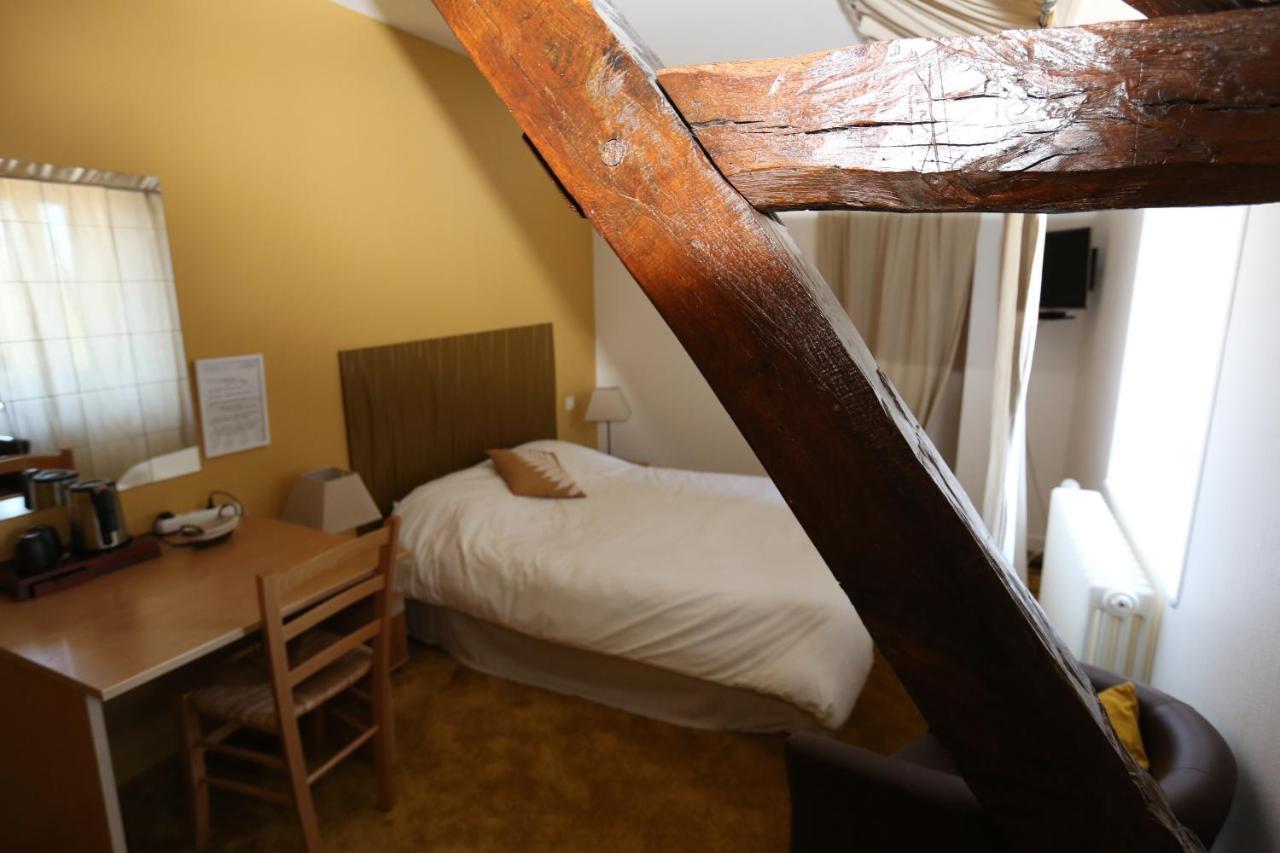 Hotel Restaurant La Goutte Noire Chateaumeillant Экстерьер фото