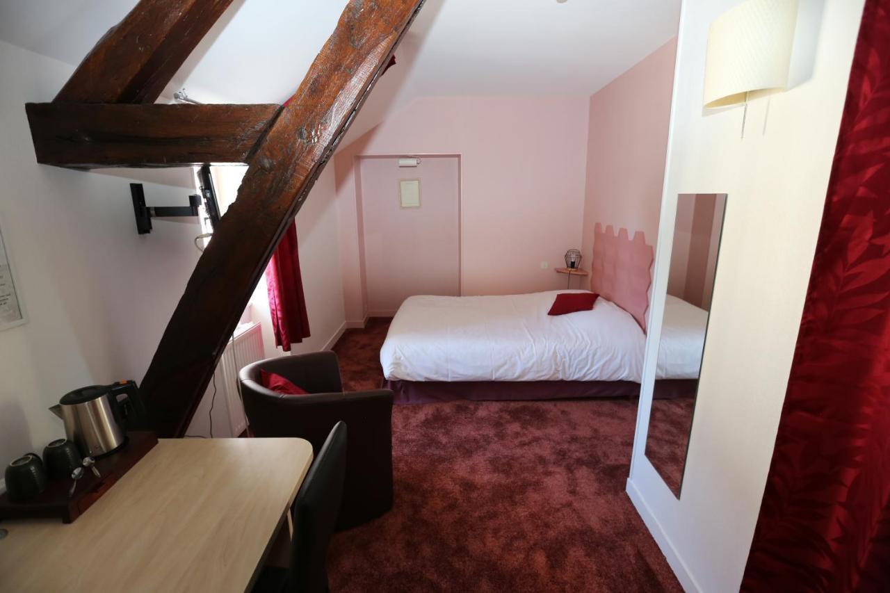 Hotel Restaurant La Goutte Noire Chateaumeillant Экстерьер фото