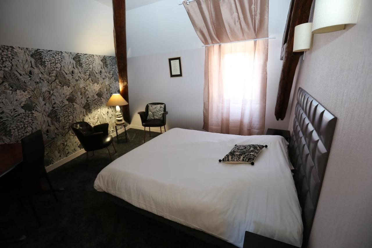 Hotel Restaurant La Goutte Noire Chateaumeillant Экстерьер фото